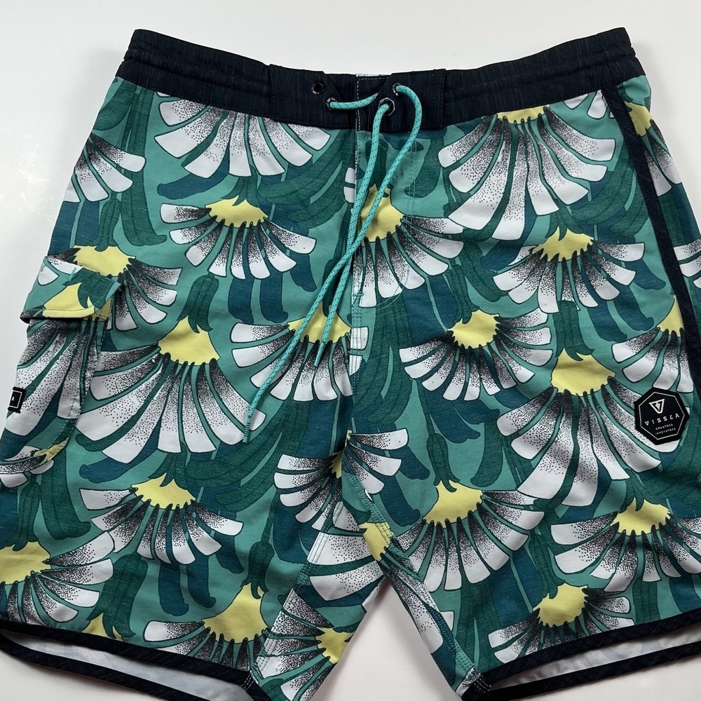 Vissla Mens 32 Board Shorts Upcycled Coconut Stretch Tropical Leaf Print Teal